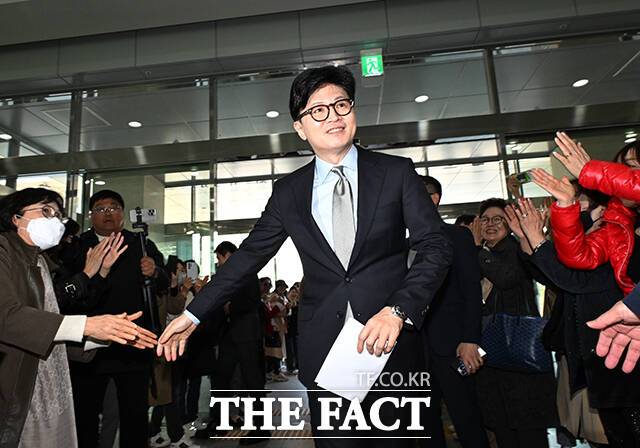 한동훈 전 국민의힘 대표가 이재명 전 더불어민주당 대표의 고위공직자범죄수사처(공수처) 기능 강화 발언에 "개인적인 원한으로 수사 구조를 찢어놓는 대통령이 탄생하는 것을 두고 볼 수 없다"고 직격했다. /배정한 기자