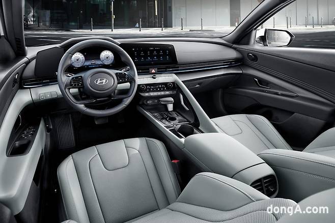 현대차 아반떼 실내