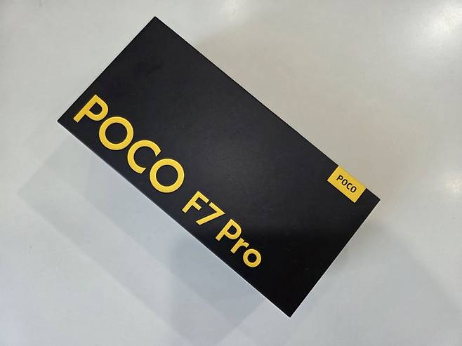 샤오미 포코 F7 프로 상자. 사진=구자윤 기자