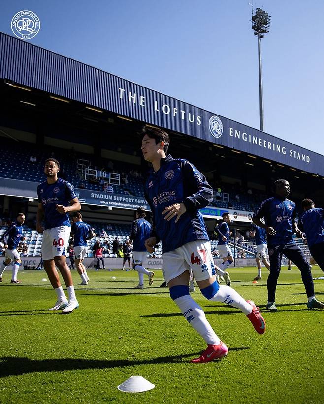 QPR 양민혁이 5일 로프터스 로드 스타디움에서 열린 카디프 시티와의 2024~25 EFL 챔피언십 40라운드를 앞두고 몸을 풀고 있다. 사진=QPR SNS