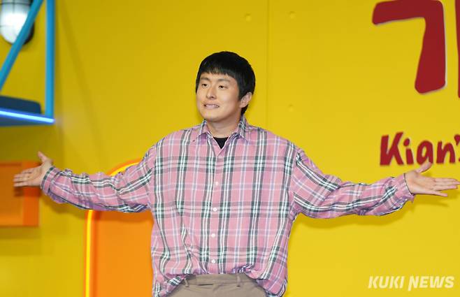 기안84가 15일 서울 종로구 JW메리어트동대문에서 열린 '대환장 기안장' 기자간담회에 참석해 포즈를 취하고 있다. 유희태 기자