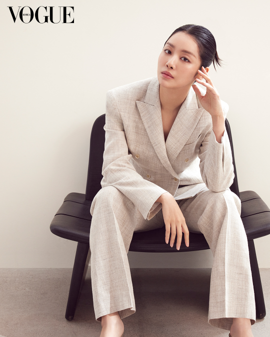 이탈리아 럭셔리 패션 하우스가 배우 차주영과 함께한 화보를 보그 코리아 5월호를 통해 공개했다.사진=보그 코리아 제공
