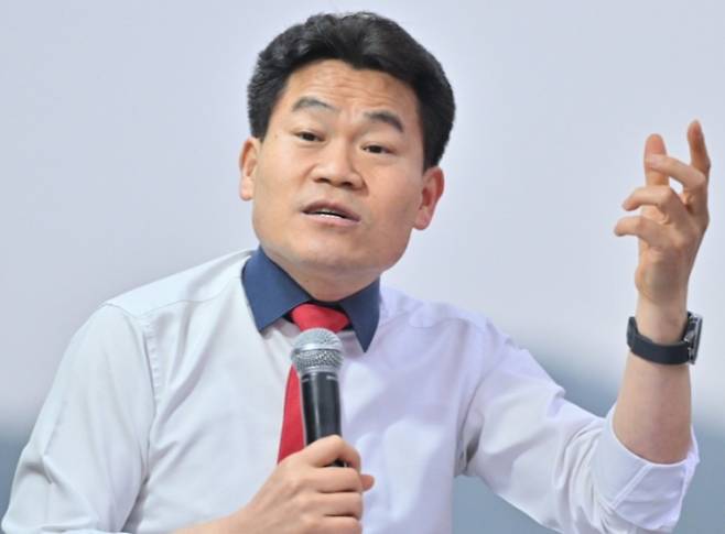 한국사 강사 전한길씨가 윤석열 전 대통령을 예수에 비유하며, 보수 진영에서는 '윤심(尹心)을 얻는 사람이 다음 대통령선거에서 이길 것'이라고 내다봤다. /사진=뉴시스