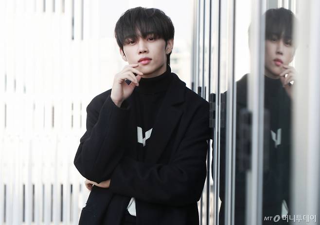 그룹 더보이즈 멤버 선우 측은 15일 모욕죄, 명예훼손, 허위사실 유포 등 혐의로 악플러를 고소했다. /사진=이동훈 기자