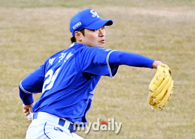 17일 오후 대전광역시 부사동 대전 한화생명볼파크에서 진행된 '2025 프로야구 KBO리그' 한화 이글스와 삼성 라이온즈의 경기. 삼성 백정현이 선발등판해 역투하고 있다./마이데일리