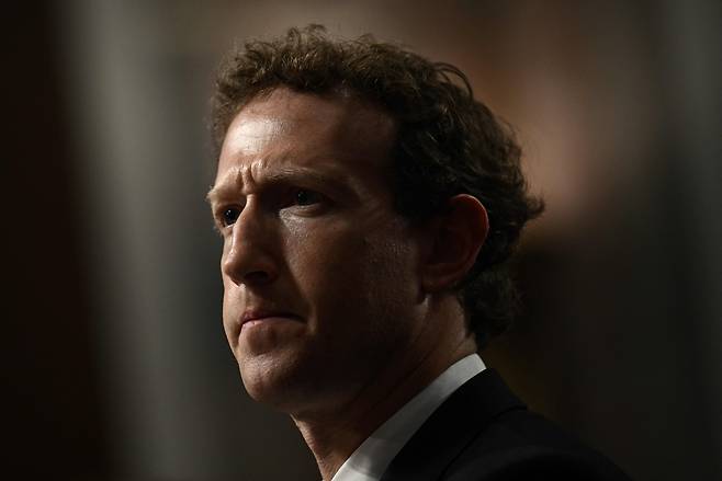 지난해 1월 미국 워싱턴 DC에서 열린 미국 상원 법사위원회 청문회에 마크 저커버그 메타 최고경영자(CEO) 출석한 모습. [AFP]