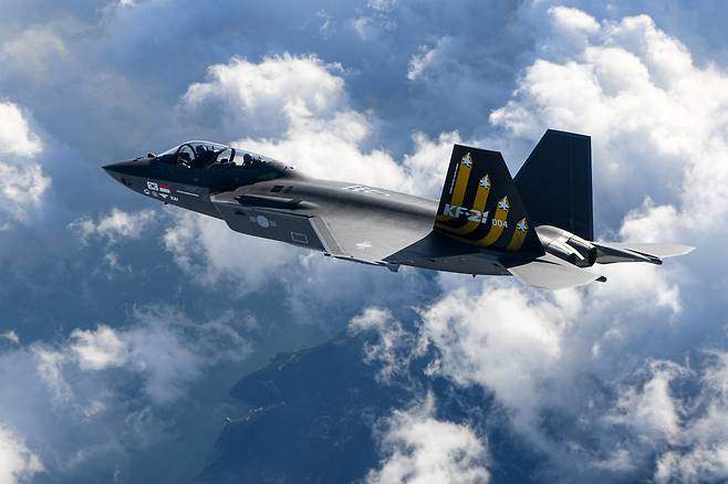 한국이 인도네시아와 국제 공동연구개발 중인 한국형전투기 KF-21(인니명 IF-X) 보라매 사업을 둘러싼 미묘한 움직임이 감지된다. 공동개발국인 인니가 돌연 튀르키예의 차세대전투기 사업에 러브콜을 보낸 가운데 ‘K-방산’의 큰손으로 떠오른 아랍에미리트(UAE)는 KF-21에 관심을 표명하고 있다. 자료사진. [헤럴드DB]