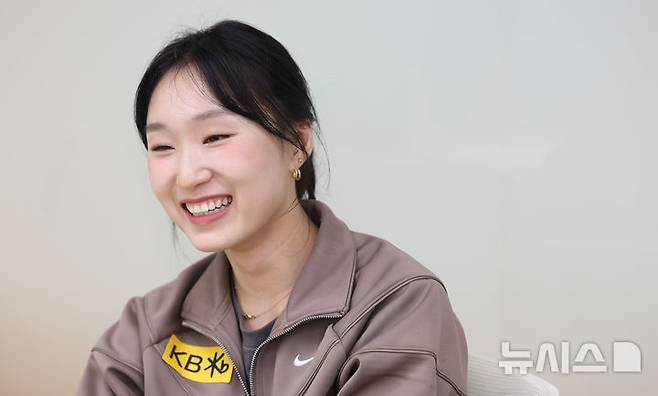 [서울=뉴시스] 김금보 기자 = 쇼트트랙 간판 최민정이 14일 서울 강남구 올댓스포츠에서 뉴시스와 인터뷰를 하고 있다. 2025.04.15. kgb@newsis.com