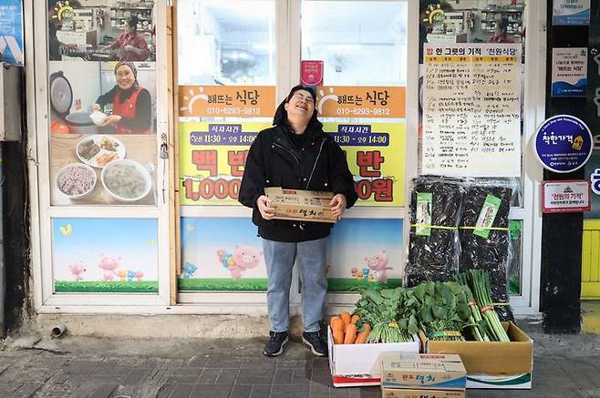 한덕수 대통령 권한대행 국무총리가 15일 광주광역시 방문 계기에 '1000원 백반'으로 유명한 지역 식당에 손편지와 격려금을 전했다. 2025.04.15(사진=총리실 제공) *재판매 및 DB 금지