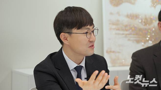 황영민 변호사가 10일 서울 서초구 법무법인 새록 사무실에서 CBS노컷뉴스와 인터뷰하고 있다.