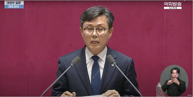 국회 기획재정위원회 소속 안도걸 의원(광주 동남을)이 15일 국회 경제 분야 대정부질문을 하고 있다. 안 의원실 제공