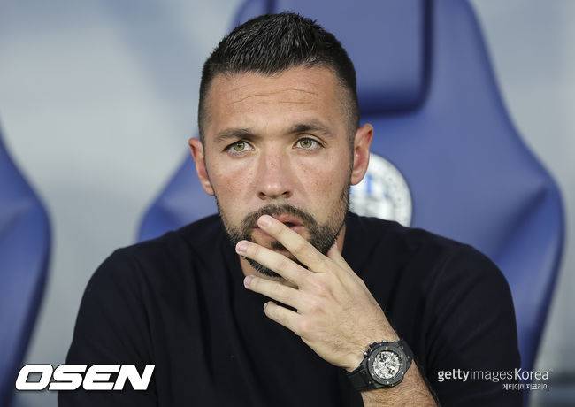 [사진] 아약스를 이끌고 네덜란드 에레디비시 1위를 질주 중인 프란체스코 파리올리 감독. 그는 클라우디오 라니에리 감독과 이별을 앞둔 AS 로마의 차기 사령탑 후보로 거론되고 있다. ⓒGettyimages(무단전재 및 재배포 금지)