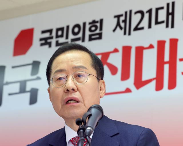 ▲대선 출마를 선언한 홍준표 전 대구시장이 15일 서울 여의도 대하빌딩 선거사무소에서 열린 선진대국시대 비전발표회에서 발언하고 있다. ⓒ연합뉴스