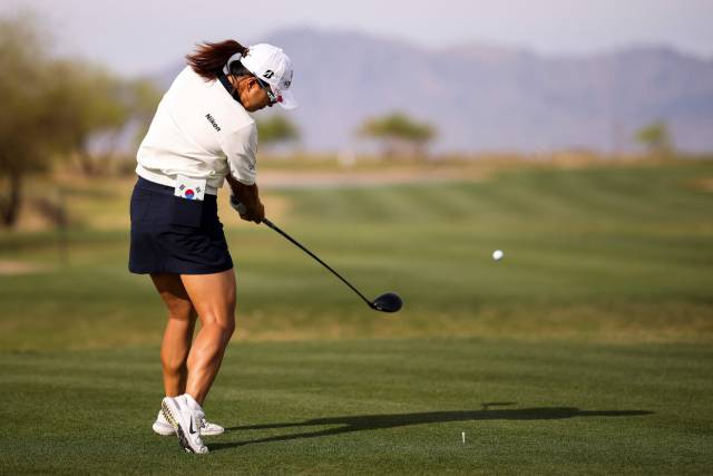 티샷을 하고 있는 고진영. 사진 제공=AFP연합뉴스