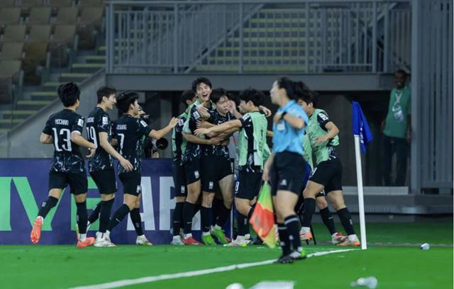 기뻐하는 한국 U-17 대표팀. /사진=아시아축구연맹 홈페이지 캡처