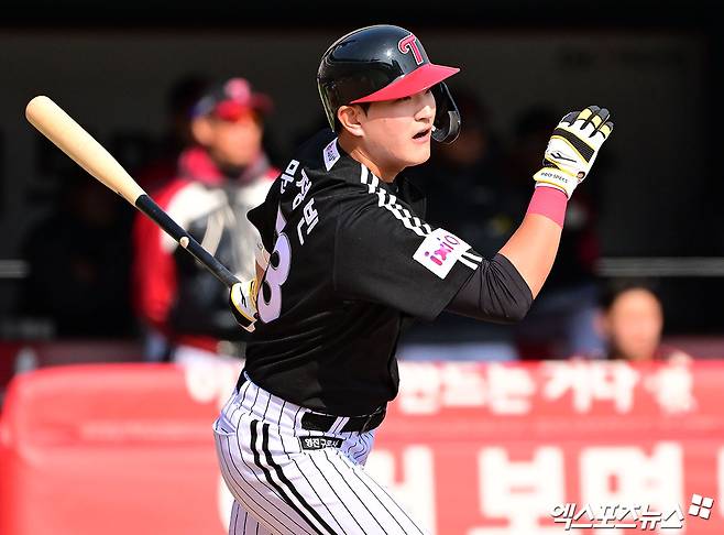 LG 트윈스 문정빈이 올해 경기에 출전해 타격하고 있다. 엑스포츠뉴스 DB