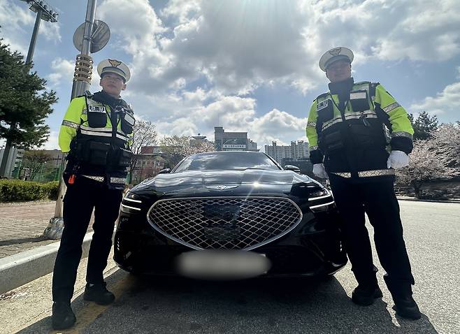 원주경찰서 곽노진 경위(오른쪽)·김태오 경장 [촬영 강태현]