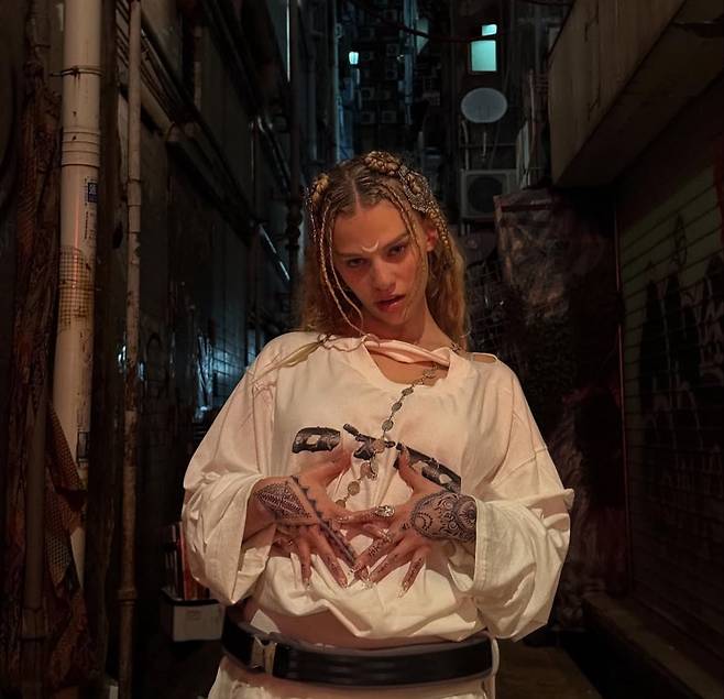 칠레 싱어송라이터 엘리아나/사진=엘리아나 SNS