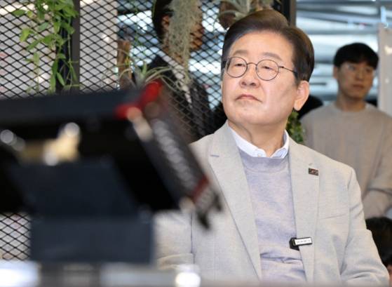 지난 14일, 퓨리오사AI 방문한 이재명 더불어민주당 대선 예비후보〈사진=연합뉴스〉