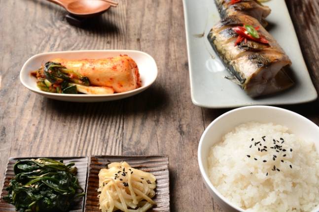 식이섬유를 많이 섭취하면 대장암 발병 가능성이 낮아진다. 대장 속의 내용물을 희석시키고, 발암물질이 장을 통과하는 시간을 줄이기 때문이다. 식이섬유는 채소, 과일, 통곡물 등에 많이 들어 있다. [사진=게티이미지뱅크]