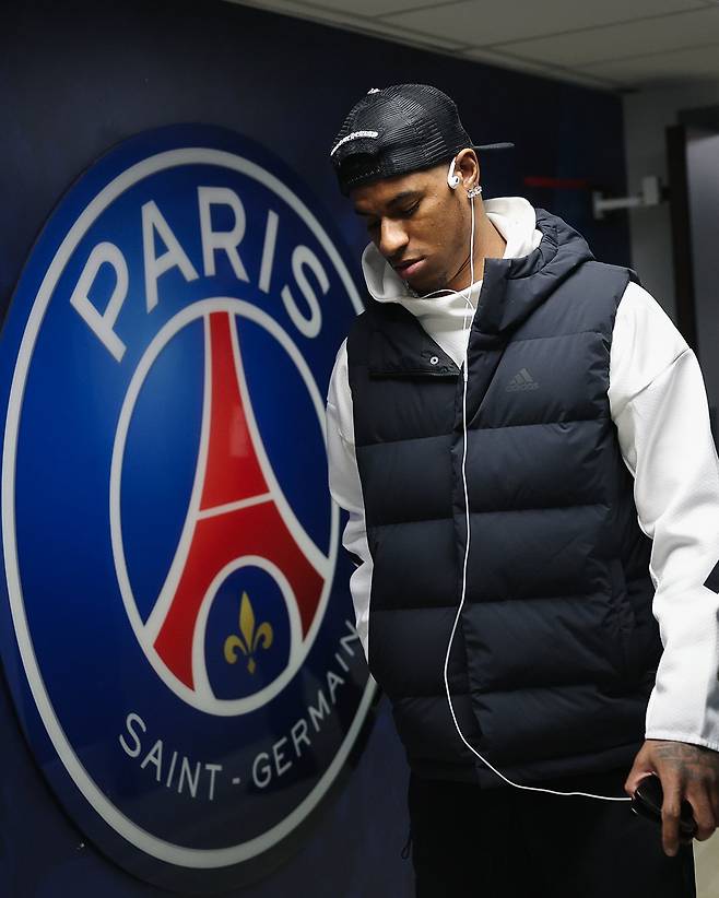 [스포츠조선 강우진 기자]마커스 래시포드가 맨체스터 유나이티드를 떠나더니 월드 클래스의 면모를 보이고 있다. 챔피언스리그 8강전에서 강팀 파리 생제르망(PSG)을 상대로도 전혀 기죽지 않는 모습이었다.

공격 진영을 활발히 누비며 거침없는 드리블로 공격 포인트를 기록하기까지 했다. 모든 공격 과정에서 위협적인 래시포드의 모습은 올 시즌 맨유에서는 보지 못했던 부분임이 틀림없다.

래시포드가 임대로 뛰고 있는 아스톤 빌라는 16일(한국시간) 영국 버밍엄의 빌라 파크에서 열린 2024~2025시즌 유럽축구연맹(UEFA) 챔피언스리그 8강 2차전에서 PSG에 3대2로 승리했다. 이번 경기에서 승리하기는 했지만, 1,2차전 합계 4대5로 PSG에 뒤지면서 챔피언스리그 준결승 진출은 무산됐다. 사진=SNS