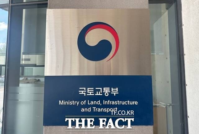 국토교통부가 올해 해외건설 수주 500억달러 달성을 위해 아랍에미리트에 수주지원단을 파견했다고 16일 밝혔다. /더팩트 DB