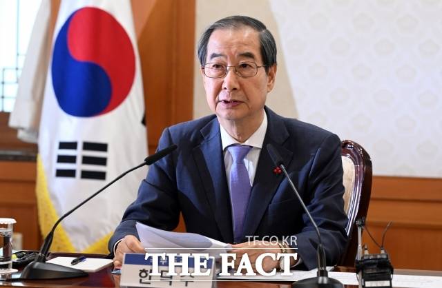 국무총리실은 16일 헌법재판소가 한덕수 대통령 권한대행 국무총리의 헌법재판관 후보자 지명 효력을 정지한 데 대해 "헌재의 결정을 존중한다"며 "본안의 종국결정 선고를 기다리겠다"고 밝혔다. /임영무 기자