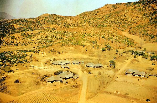 1960년대 헐벗었던 서울 북한산 진관사 부근. 산림청 제공