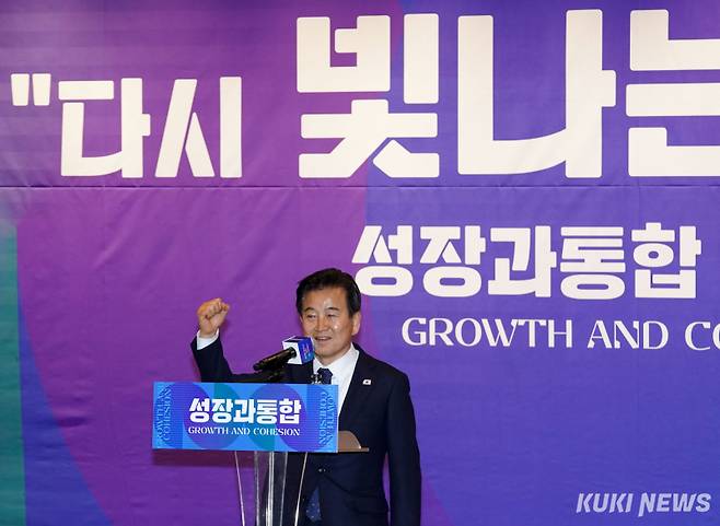 정동영 더불어민주당 의원이 16일 서울 영등포구 국회에서 열린 이재명 전 대표의 싱크탱크 '성장과 통합' 출범식에 참석해 인사말하고 있다.