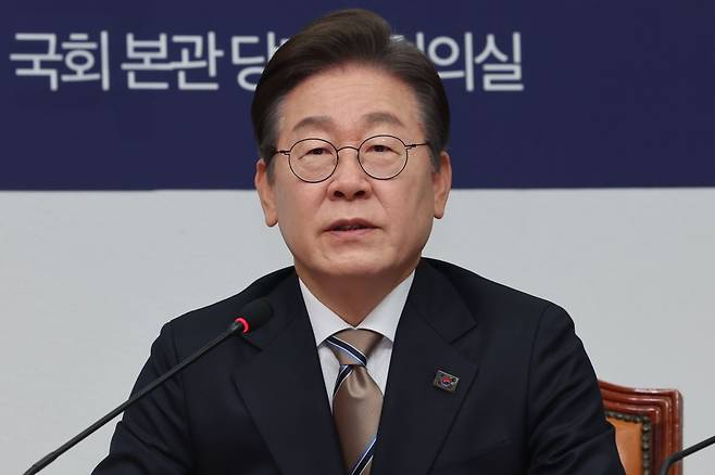 이재명 전 더불어민주당 대표가 16일 서울 여의도 국회에서 열린 공명선거 실천 서약식에서 경선에 임하는 각오를 밝히고 있다. 연합뉴스