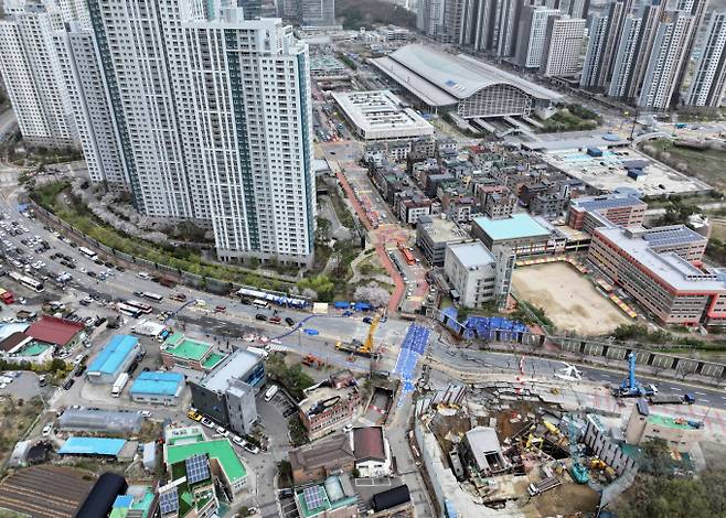 포스코이앤씨는 올해 공격적인 수주 전략을 계획하고 있짐만 대형 사고로 수주 활동의 어려움이 예상된다. 사진은 지난 13일 경기 광명시 일직동 신안산선 복선전철 제5-2공구 현장이 통제된 모습. /사진=뉴스1