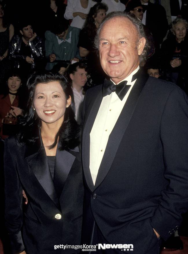 왼쪽부터 벳시 아라카와, 진 해크먼