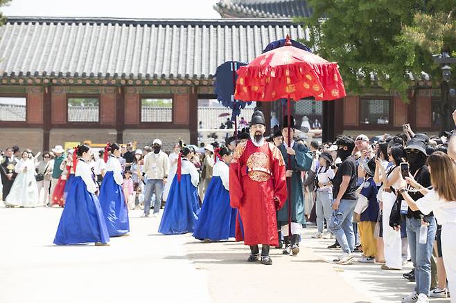 [서울=뉴시스] 궁중문화축전에 진행되는 경복궁 체험 '시간여행, 세종' (사진=국가유산진흥원 제공) 2024.04.16. photo@newsis.com *재판매 및 DB 금지
