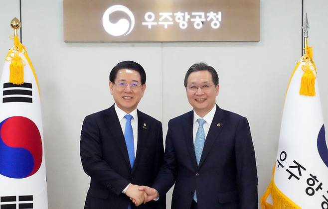 김영록 전남지사와 윤영빈 우주항공청장. (사진=전남도 제공) *재판매 및 DB 금지