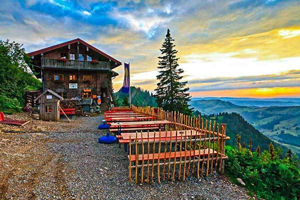 독일산악회는 산장 관리가 주요 업무에 속한다. 호흐그라트산의 독일산악회 소유의 슈타우프너 산장. 사진 마르틴 에드.