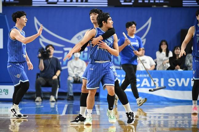 한국가스공사 벨란겔이 파울 선언 후 강하게 항의하고 있다. /사진=KBL 제공