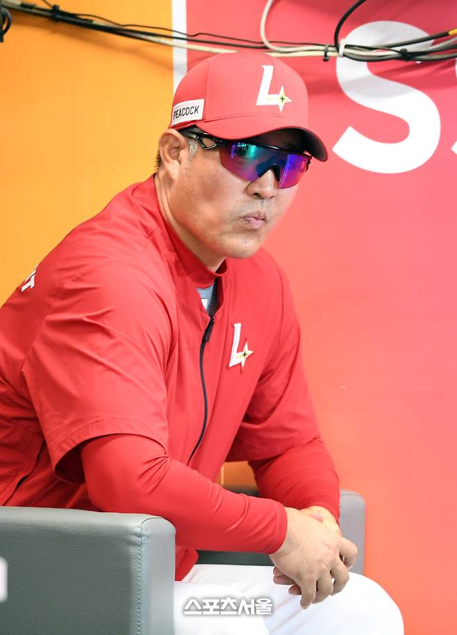 이숭용 감독이 선수들에게 밝은 모습을 주문했다. 인천 | 박진업 기자 upandup@sportsseoul.com