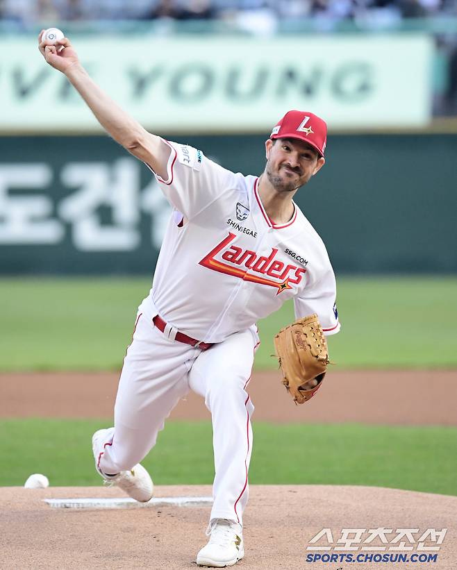 15일 인천 SSG랜더스필드에서 열린 KBO리그 SSG와 한화의 경기. 선발 투구하는 SSG 앤더슨. 인천=송정헌 기자songs@sportschosun.com/2025.04.15/