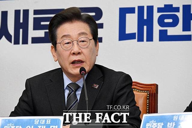 21대 대통령 선거에 출마하는 이재명 전 더불어민주당 대표는 대통령에 당선된다면 임기 내 세종에 대통령 집무실과 국회 세종의사당을 건립하겠다는 구상을 17일 밝혔다. /배정한 기자