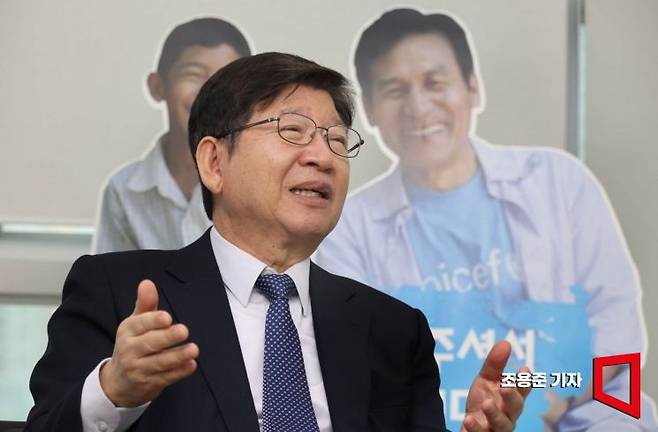 정갑영 유니세프 한국위원회 회장이 서울 마포구 유니세프 사무실에서 아시아경제와 인터뷰 하고 있다. 조용준 기자