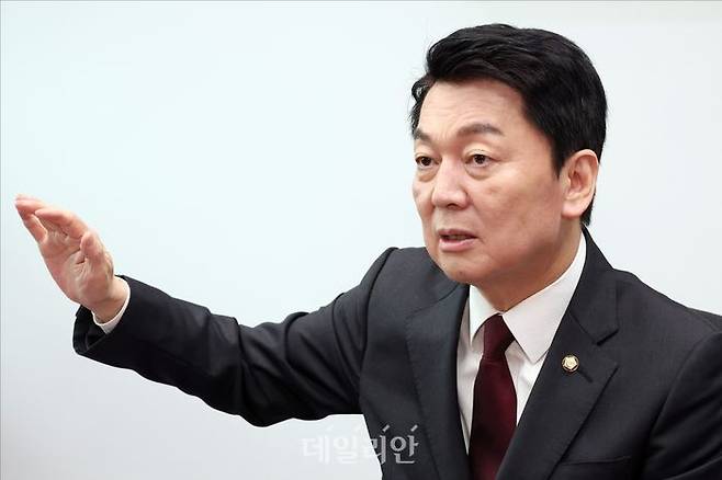 21대 대선 국민의힘 안철수 예비후보가 16일 오후 의원회관에서 데일리안과 인터뷰를 하고 있다. ⓒ데일리안 홍금표 기자