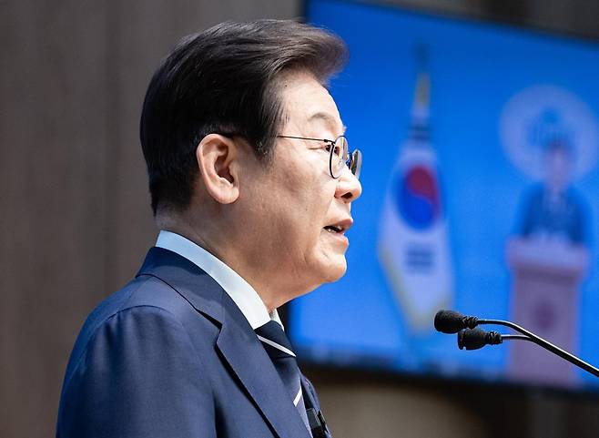 이재명 더불어민주당 전 대표가 11일 오전 서울 여의도 국회 소통관에서 기자회견을 열고 비전 및 캠프 인선을 발표하고 있다. 2025.4.11/뉴스1