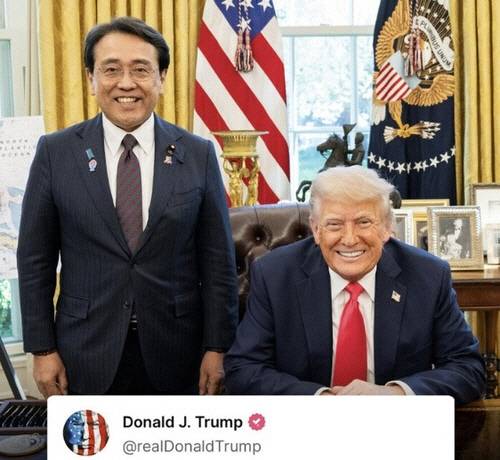 도널드 트럼프(오른쪽) 미국 대통령과 아카자와 료세이 일본 경제재생상. [트럼프 대통령 트루스소셜 계정 캡처]