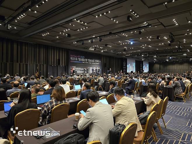 17일 서울 강남구 코엑스에서 열린 '제31회 정보통신망 정보보호 컨퍼런스'(NetSec-KR 2025) 전경.