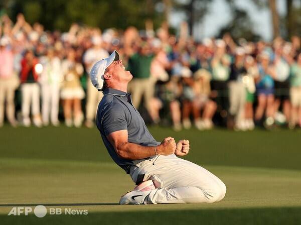 2025년 미국프로골프(PGA) 투어 메이저 대회 마스터스 토너먼트에서 저스틴 로즈와 연장전 끝에 우승을 차지한 로리 맥길로이가 커리어 그랜드 슬램을 달성했다. 로리 매킬로이가 우승을 확정한 직후 모습이다. 사진제공=ⓒAFPBBNews = News1 (사진을 무단으로 사용하지 마십시오.)