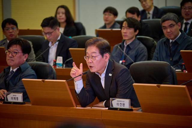 이재명 더불어민주당 전 대표가 17일 대전광역시 유성구 국방과학연구소(ADD)에서 열린 현장간담회에서 발언을 하고 있다. 이재명 대선경선 캠프 제공
