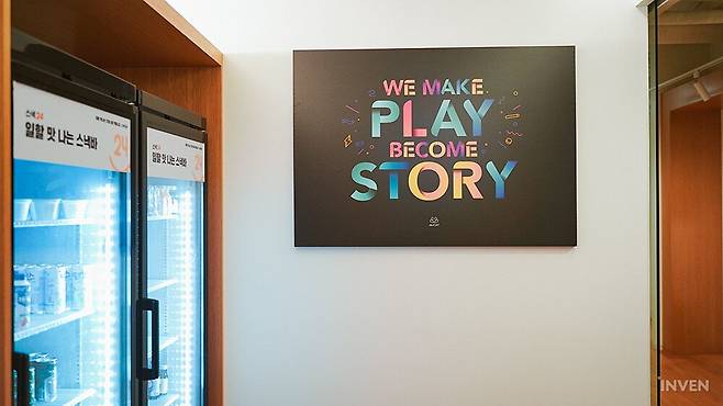 ▲ 복도 한 쪽에는 데브캣의 슬로건과 함께