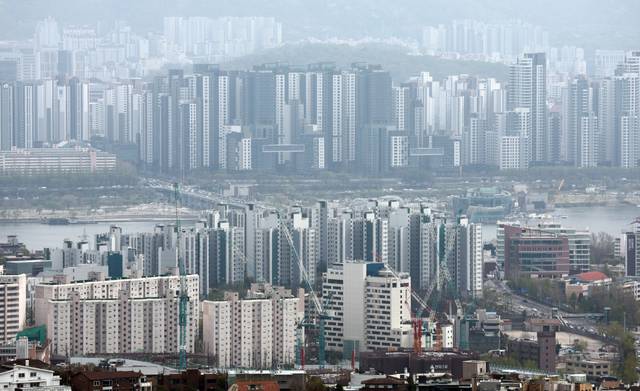 남산에서 바라본 서울 시내 아파트 단지. 연합뉴스