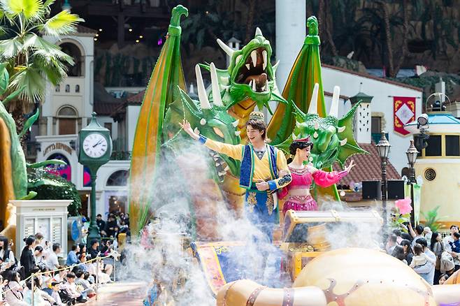 지난 2009년 개원 20주년을 맞아 선보인 ‘로티스 어드벤처 퍼레이드’ / 사진=롯데월드