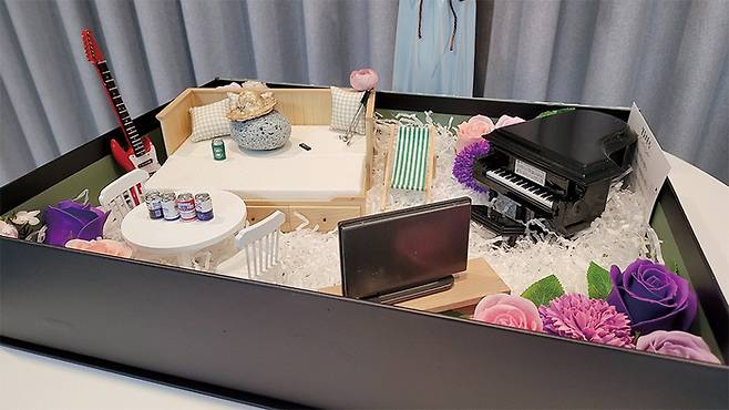 반려 돌은 최근 젊은 세대의 가장 ‘핫’한 문화로 자리 잡았다. 사진은 세븐틴 멤버 정한이 키우는 반려 돌 ‘돌쫑이’. (위버스 갈무리)